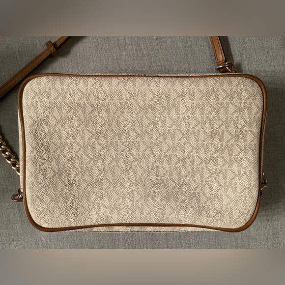 Michael Kors Jet Set Crossbody (USED/Fair) - Picture 6 of 15